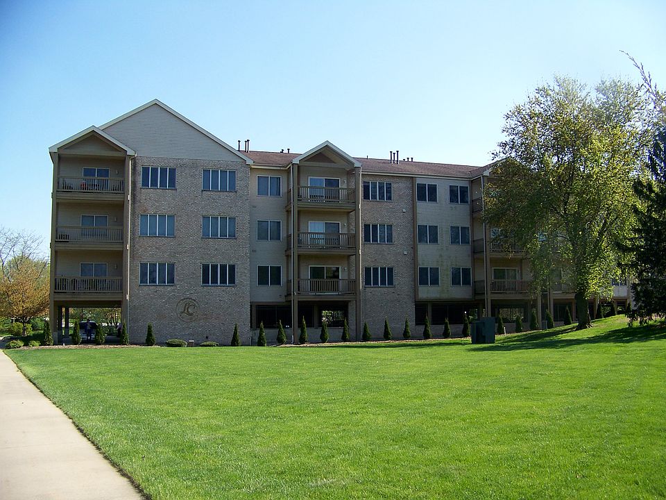 living at Clubhouse Drive
