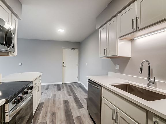 2nd image of 101 Meadowlands Dr APT D11