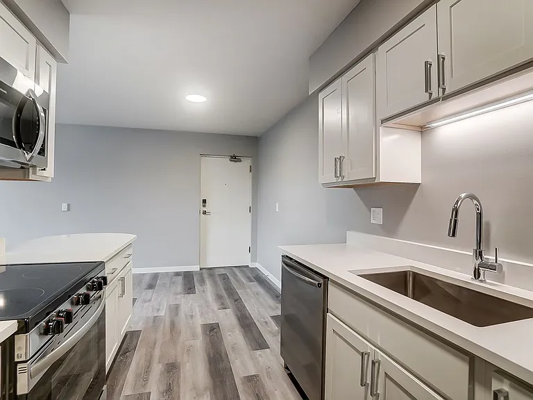 Chardon Place Apartments and Townhomes — Photo 13