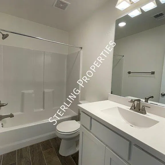 6605 N West 154th St — Photo 15