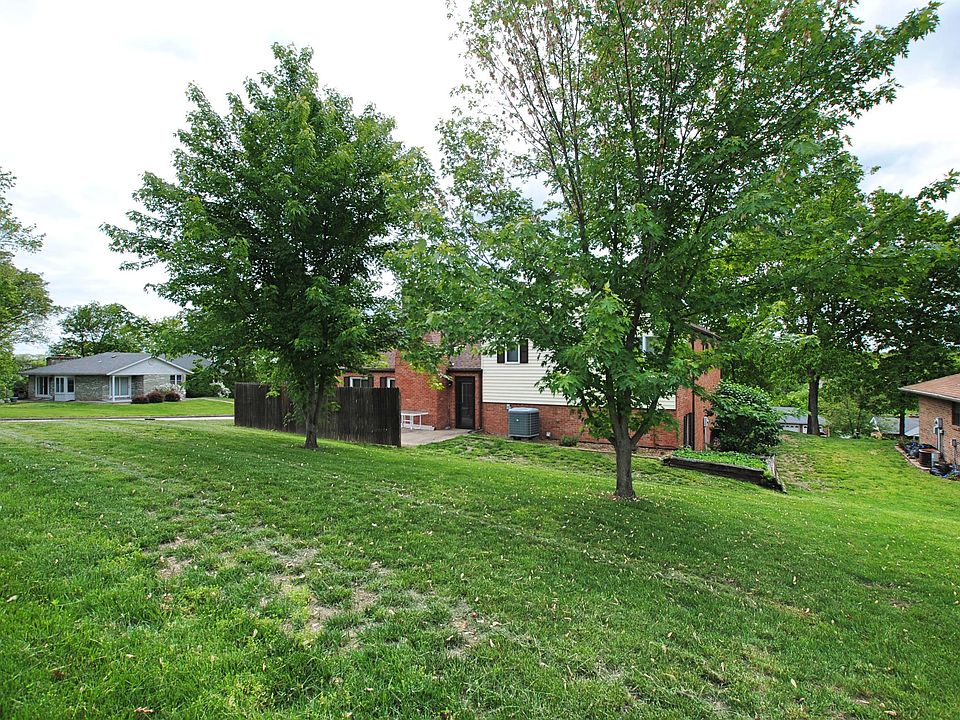 2nd image of 2429 Lakewood Rd