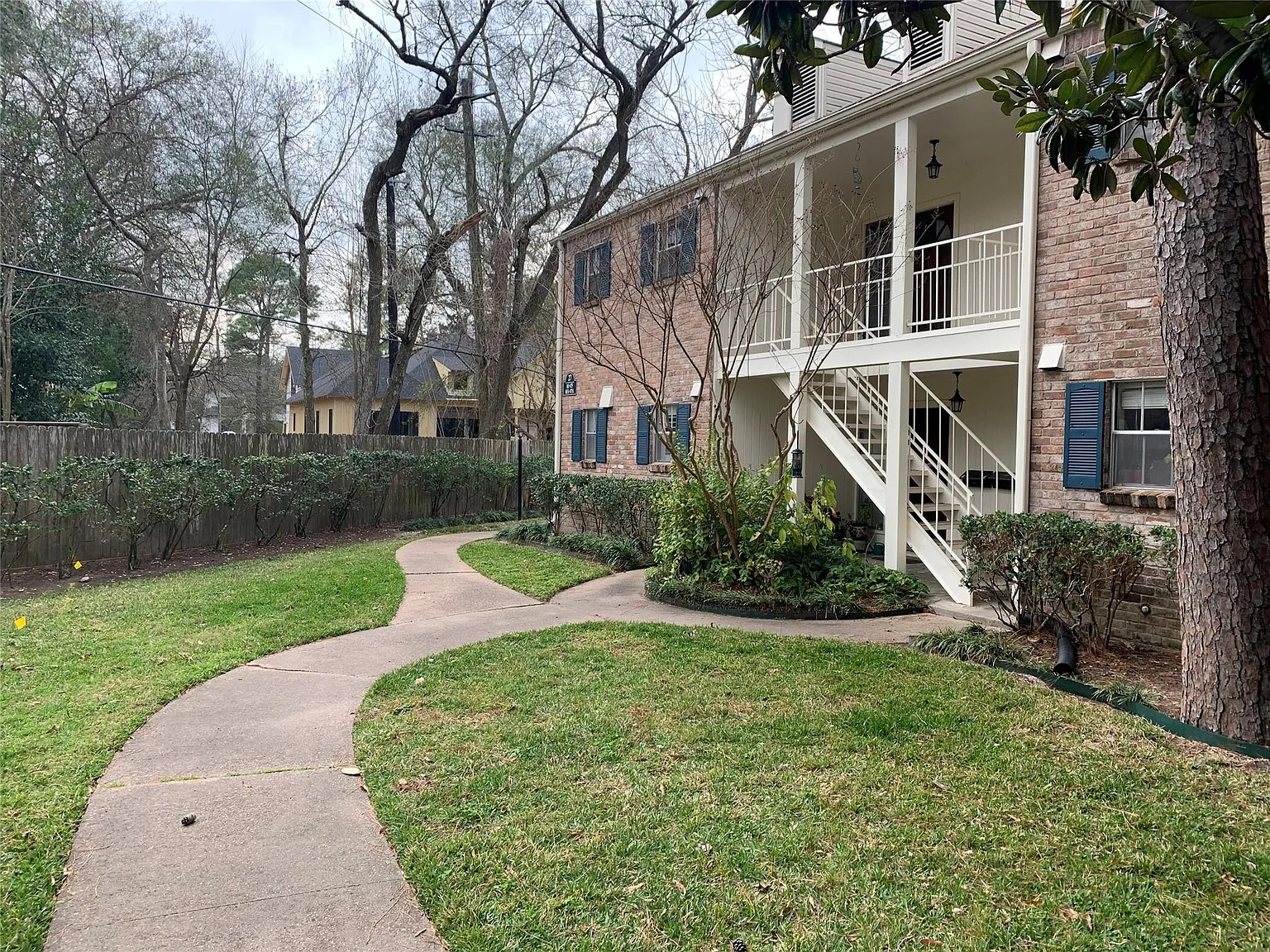 1 bed, 1.0 bath, 903 sqft, $1,600 — Photo 2