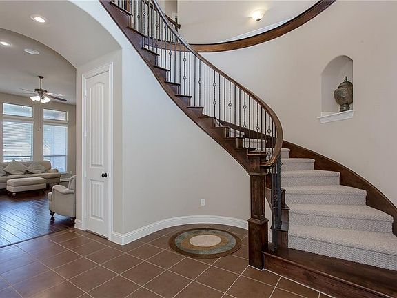 2nd image of 207 San Bernard Dr