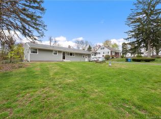 11 Bayberry Hill Rd, Norwich, CT 06360