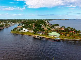 1218 Flamingo Dr, Cape Coral, FL 33904