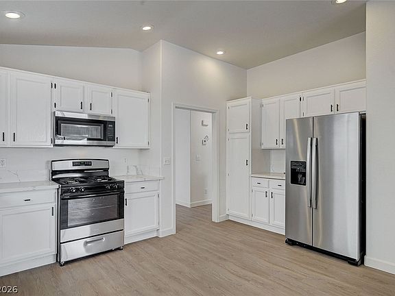 4th image of 7568 Edgerton Dr