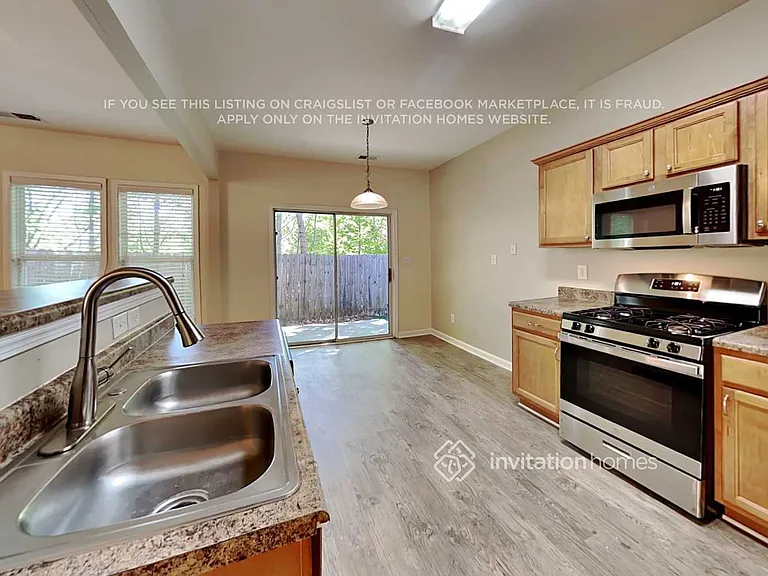 447 Grenier Ter — Photo 9