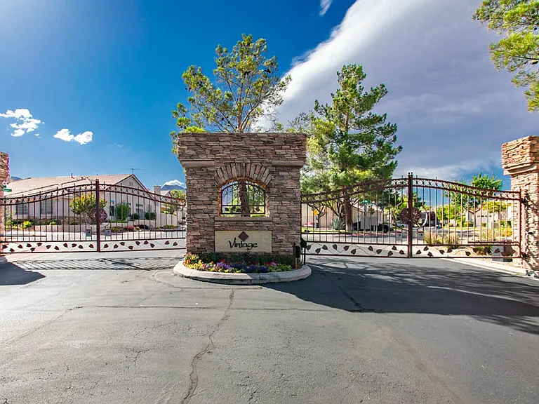 10404 Pacific Sageview Ln — Photo 32