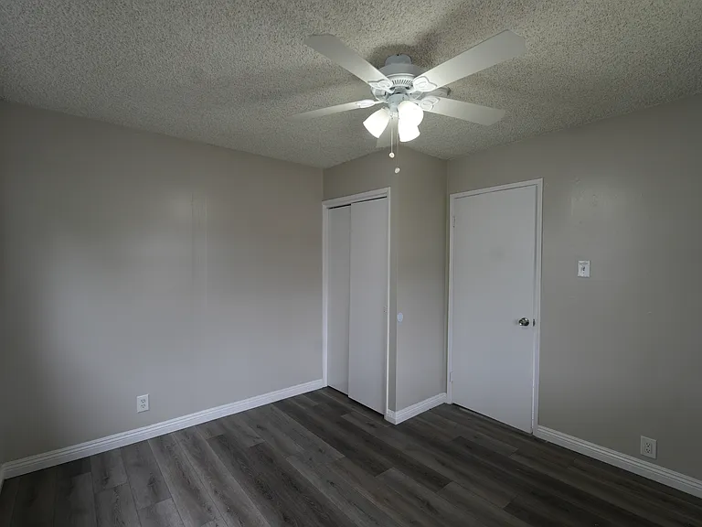 457 W Sepulveda St — Photo 16