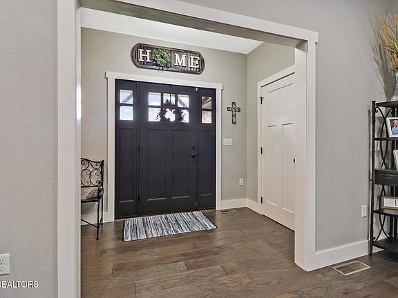 4th image of 159 N Victor Way