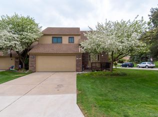 2179 Rochelle Park Dr, Rochester, MI 48309