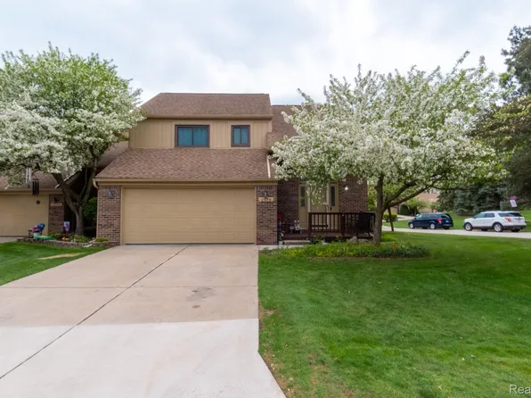 2179 Rochelle Park Dr, Rochester, MI 48309