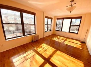 24-60 28th St #2A, Astoria, NY 11102