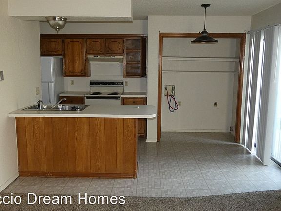 3rd image of 904 NE Tortoise Dr APT B