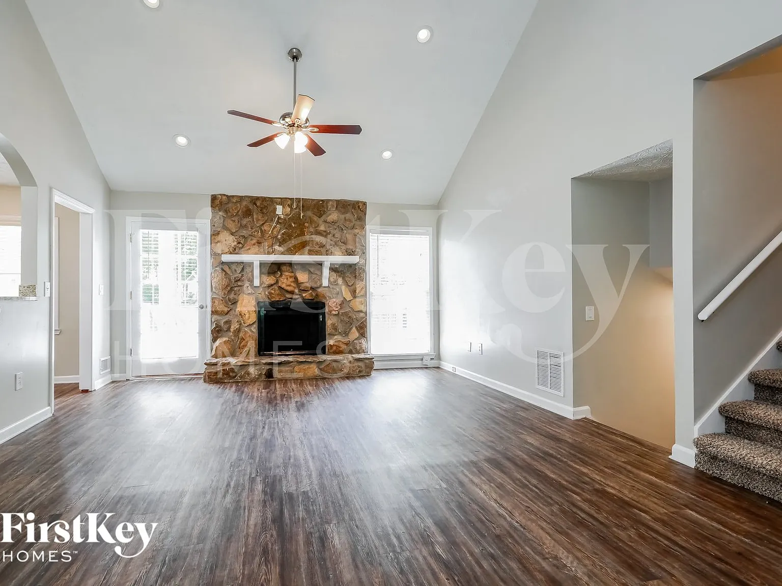 3 bed, 2.0 bath, 1326 sqft, $2,260 — Photo 3
