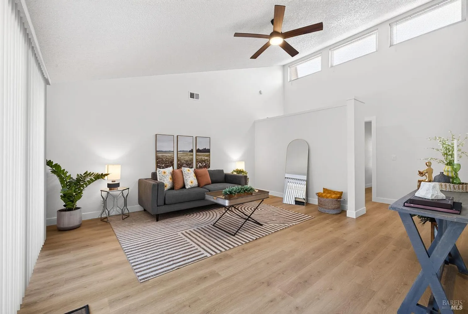 957 W 8th Street - Photo 3
