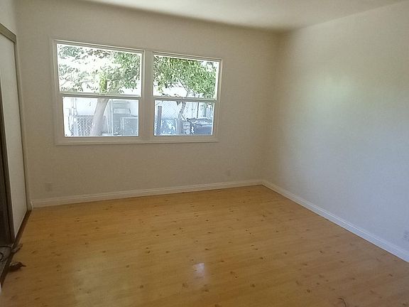 4th image of 806 S Chapel Ave