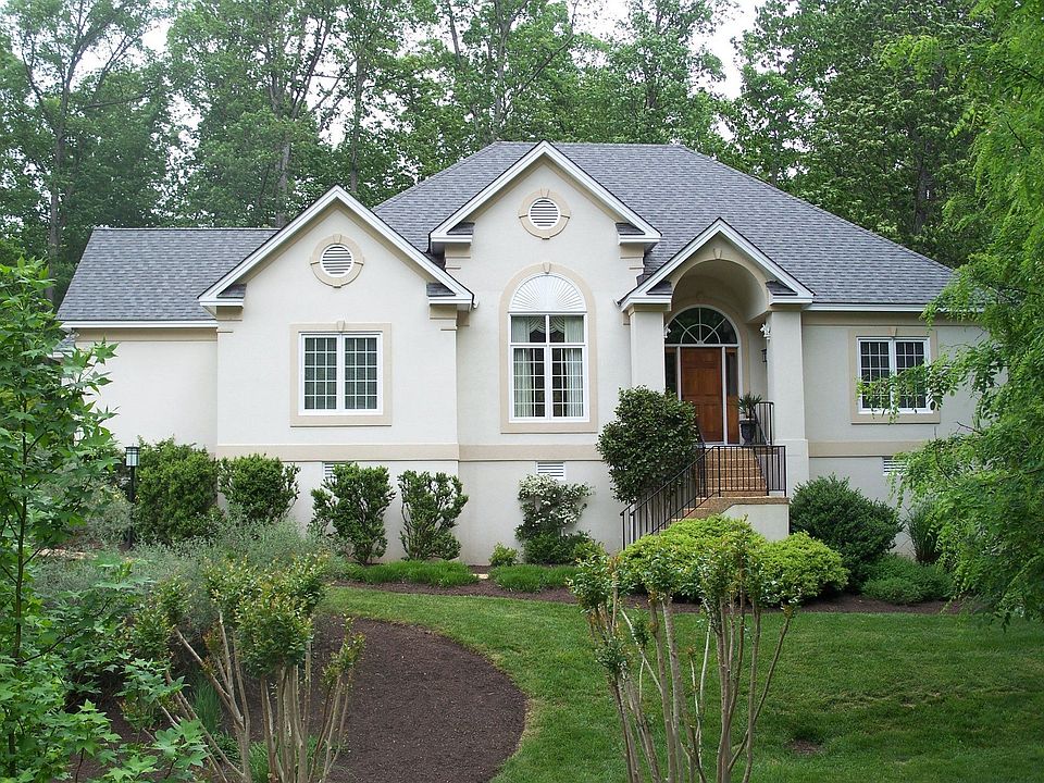 Welcome to 2941 Summerhurst Drive...