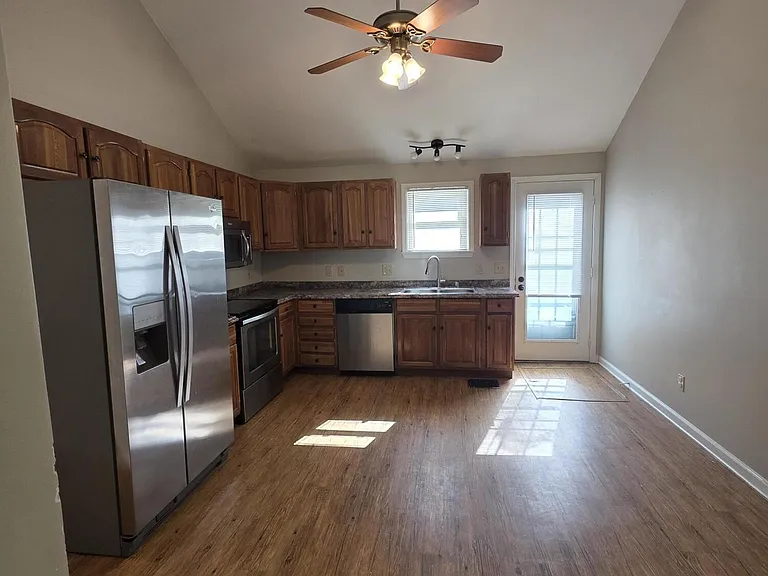 11700 Frank Ave — Photo 3