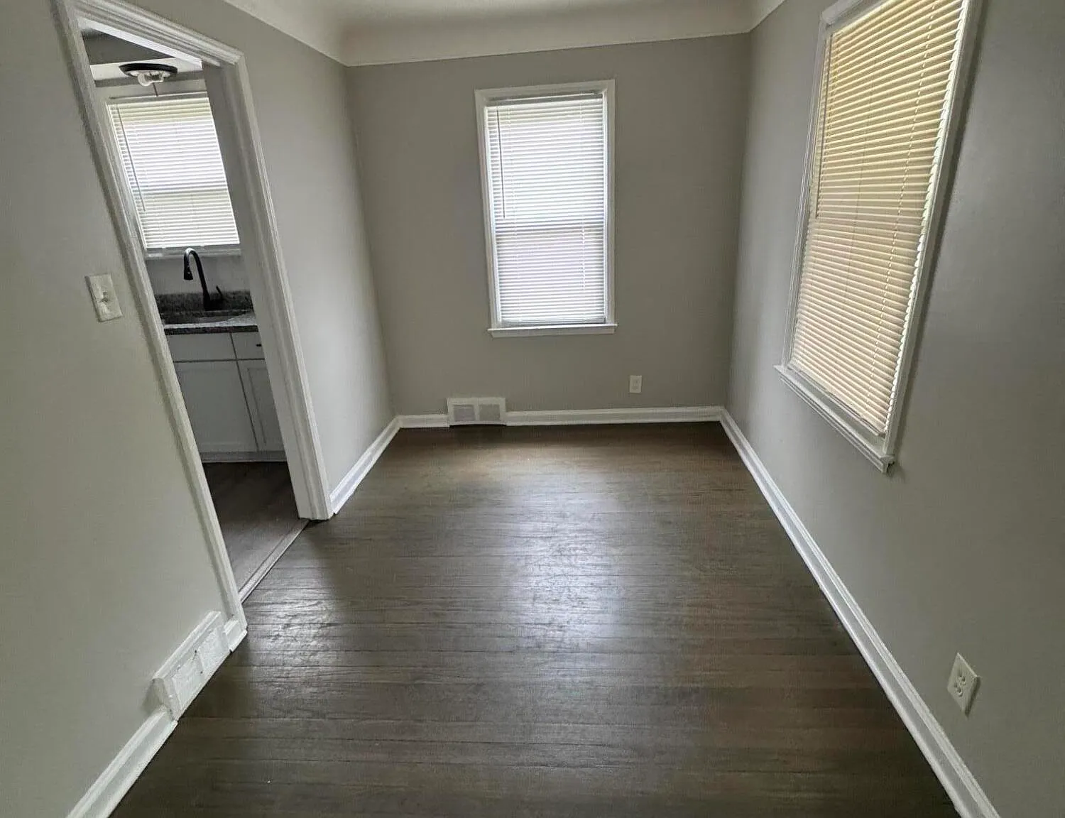 3 bed, 1.5 bath, 1002 sqft, $1,450 — Photo 3