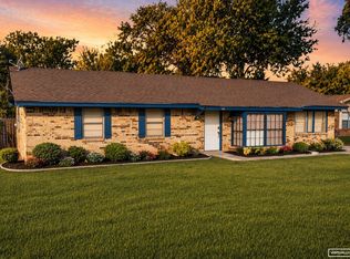 212 Mountain View Dr, Azle, TX 76020