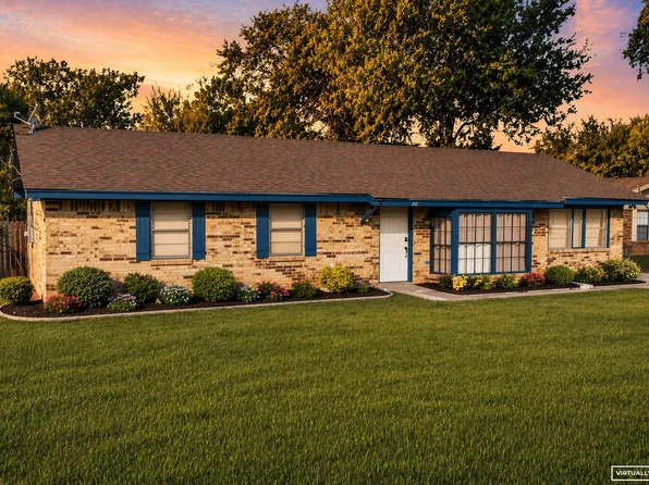 212 Mountain View Dr, Azle, TX 76020