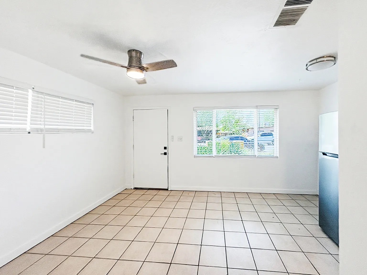 1 bed, 400 sqft, $1,049 — Photo 2