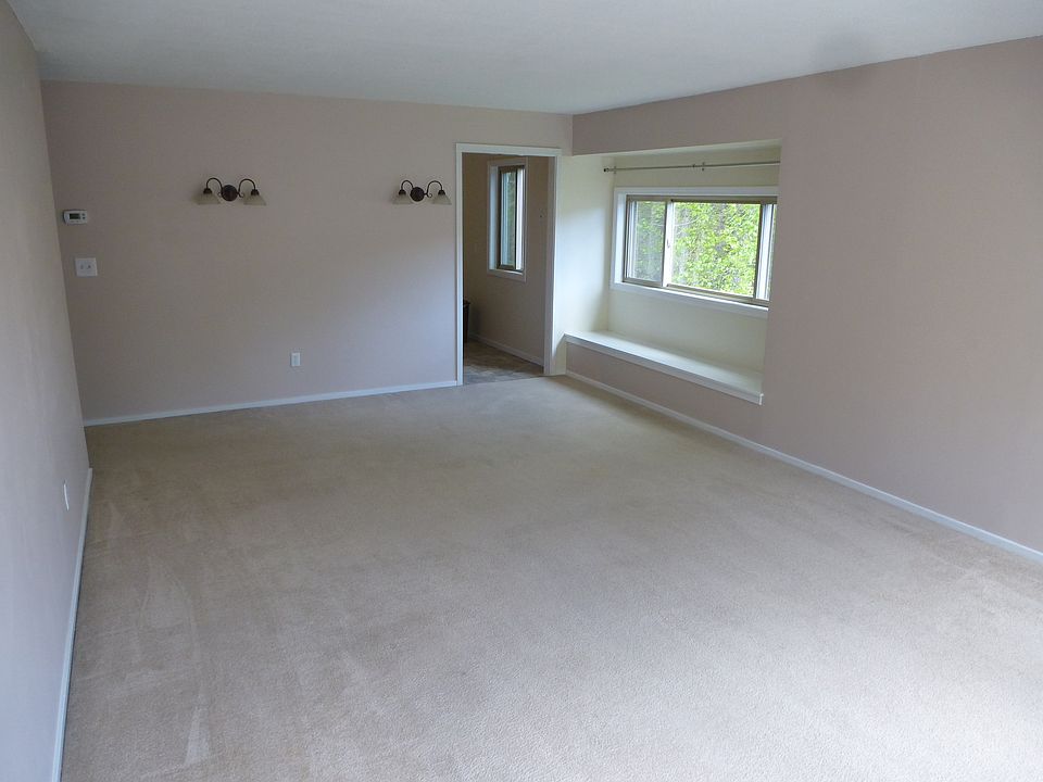 window seat, dining/living room