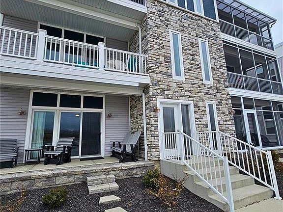 2nd image of 2600 S Waterside Ct #511