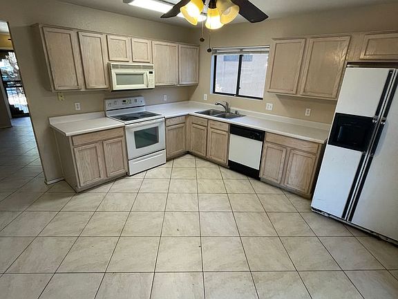 4th image of 8541 W Mariposa Dr
