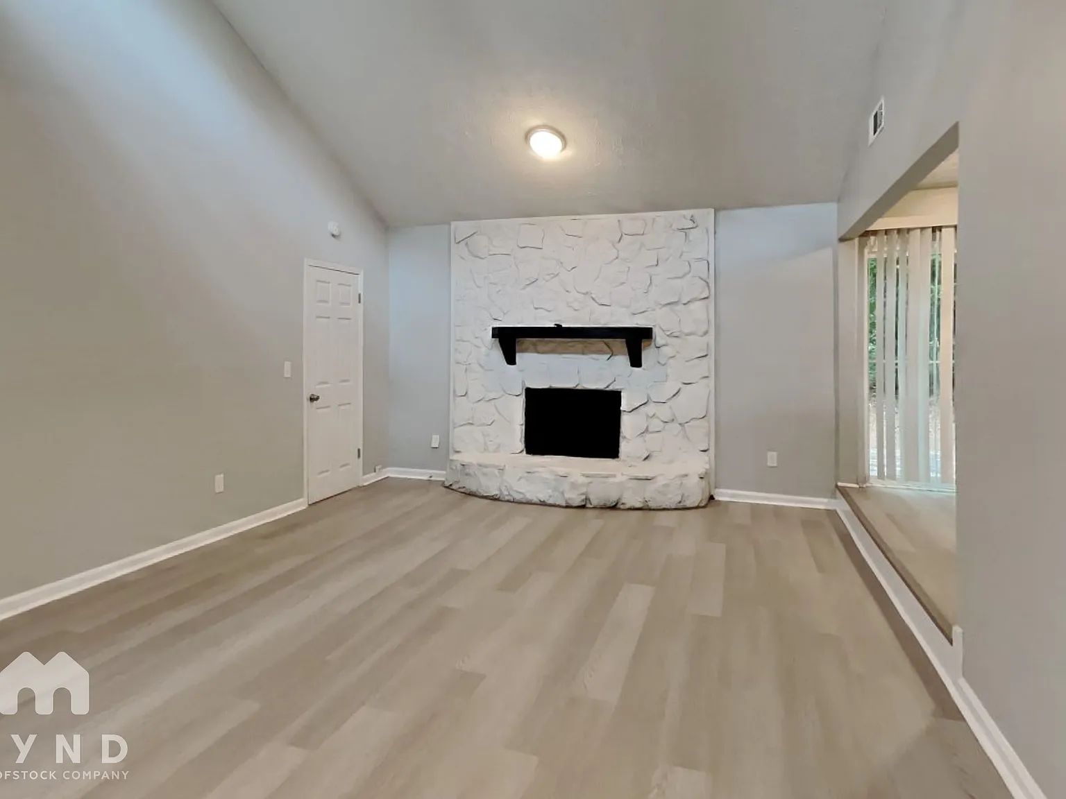 3 bed, 2.0 bath, 1281 sqft, $1,625 — Photo 3