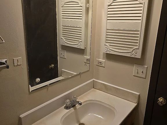5th image of 8104 Waterbury Ct APT 405