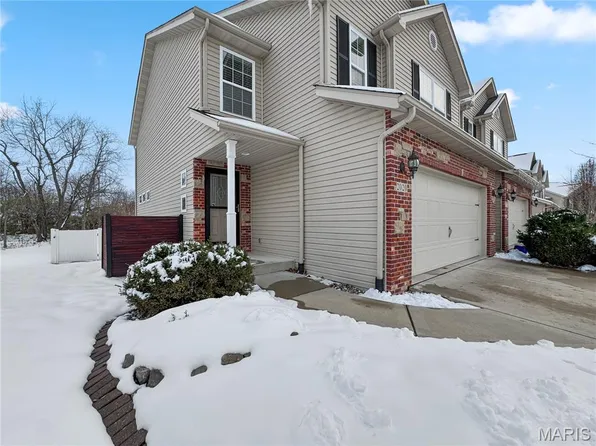 2020 Briarbend Ct, Maryville, IL 62062