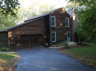 6870 Woodcrest Pkwy, Rockford, IL 61109