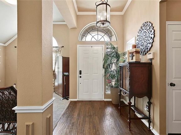 3rd image of 10816 Dry Creek Ln