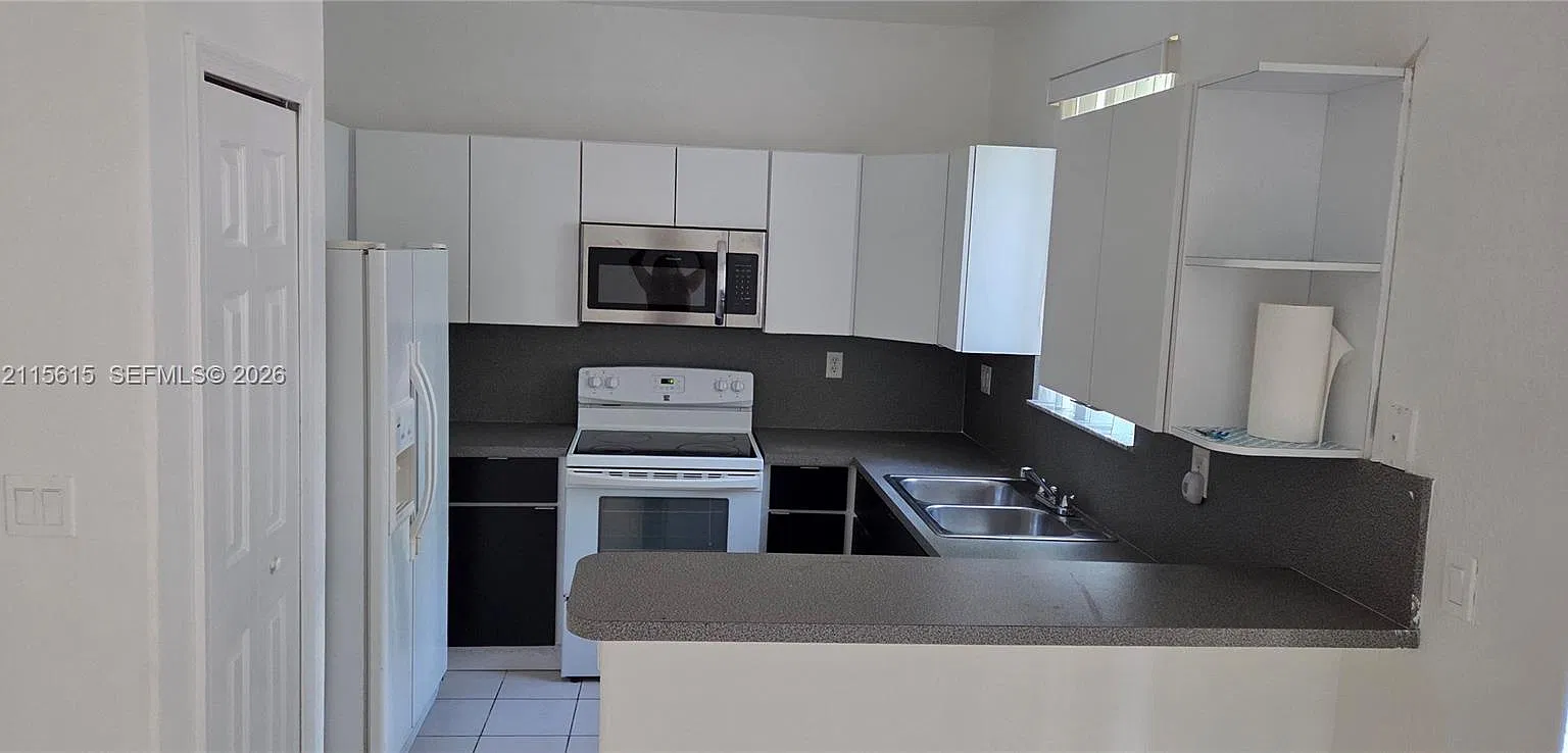 Shoma Townhomes At Keysco — Photo 4