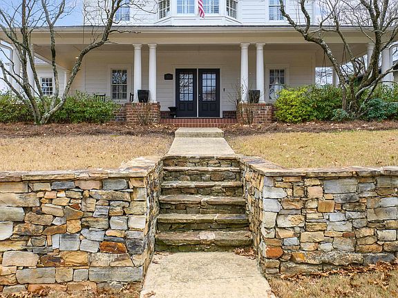 4th image of 3873 Village Center Dr
