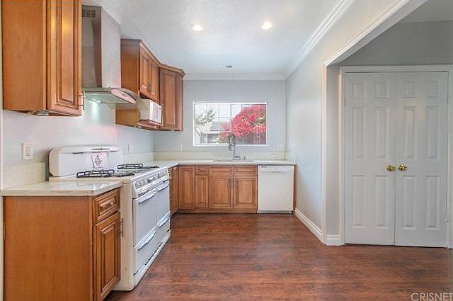 1st image of 819 W 123rd St #B