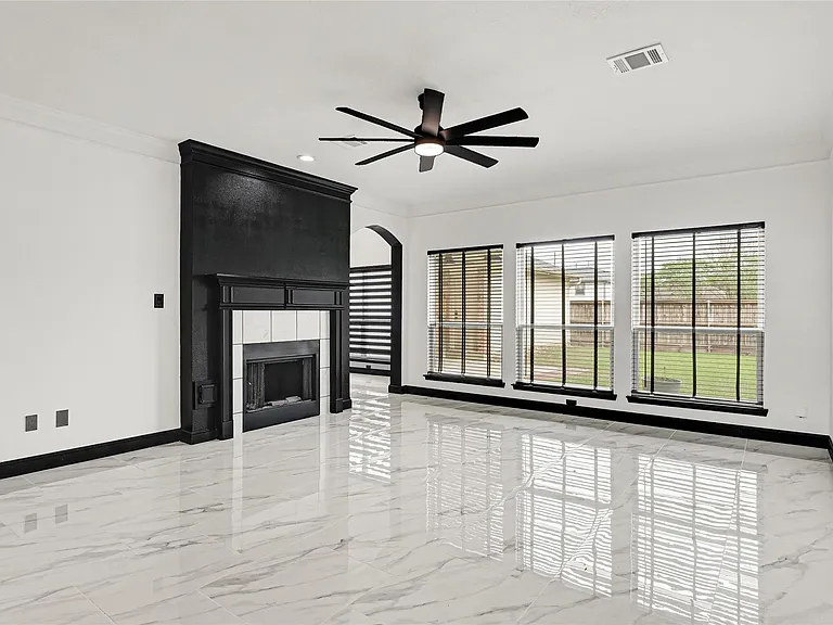 11915 Helene Ct — Photo 10