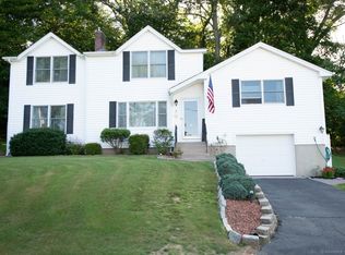 3 Miller Ave, Quaker Hill, CT 06375