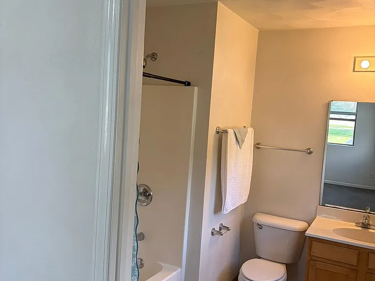 1410 Eisenhower St — Photo 6