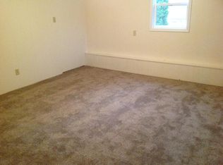 907 S Mill St APT 2, Decorah, IA 52101