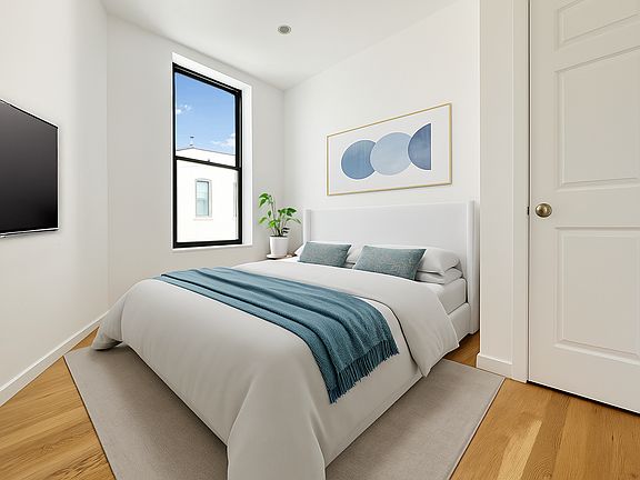 4th image of 251 W 109th St APT 2e