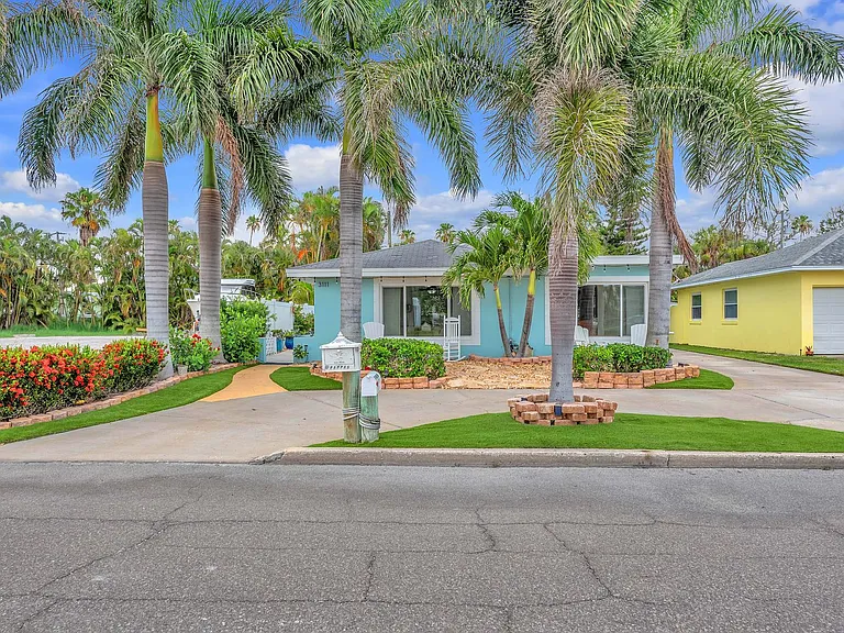 3111 Maritana Dr — Photo 2