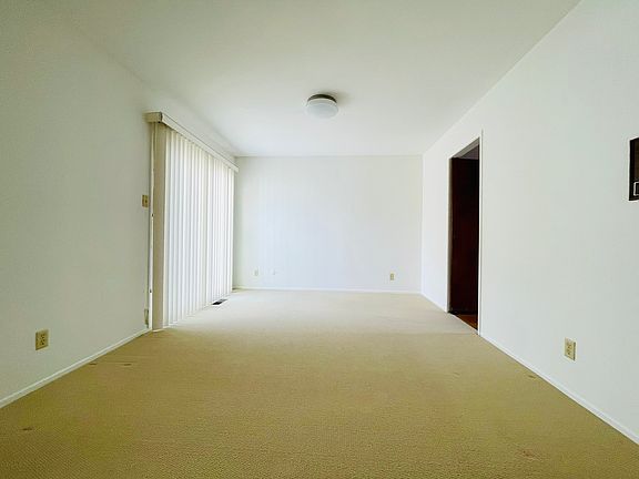 4th image of 100 Aloha Ave