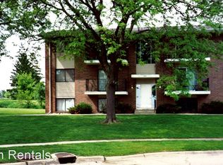 3220 Kenrich Dr SW #1, Cedar Rapids, IA 52404