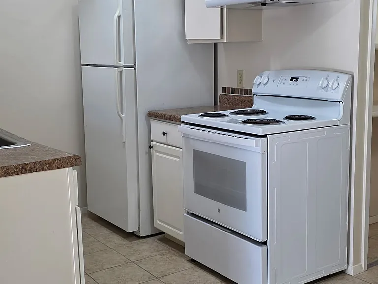 141 S Bates St #4 — Photo 6