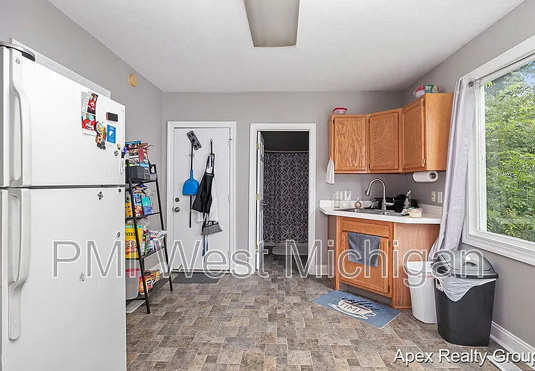 1530 Quarry Ave NW #1 — Photo 6