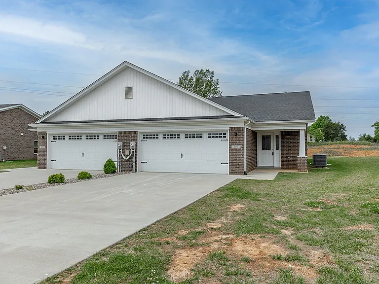 305 Breckinridge Cir — Photo 5