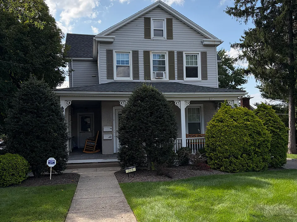 224 Pompton Ave #2